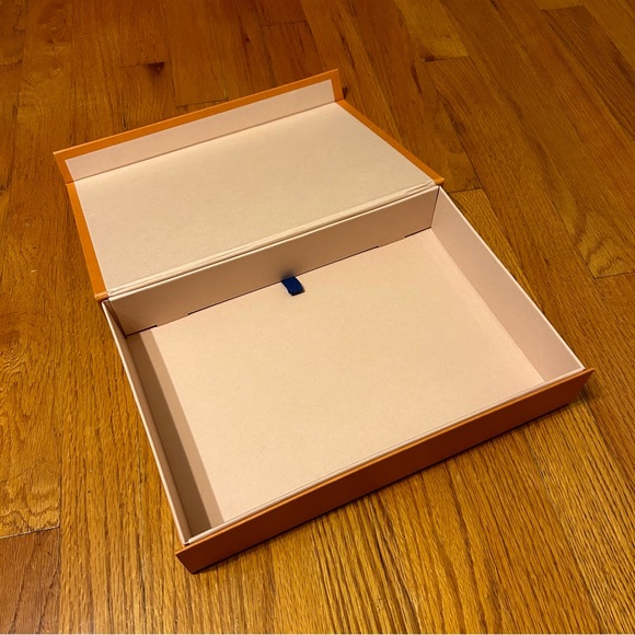 Louis Vuitton Gift Box - Picture 5 of 6